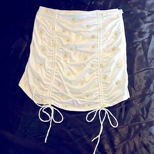 White Daisy Skirt